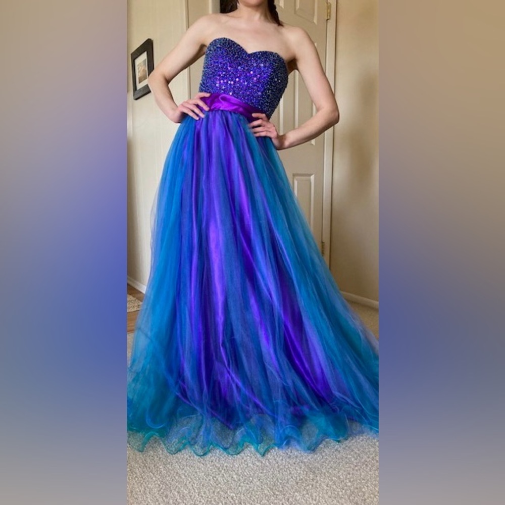 Sean Collection Prom Dress - Picture 6 of 11